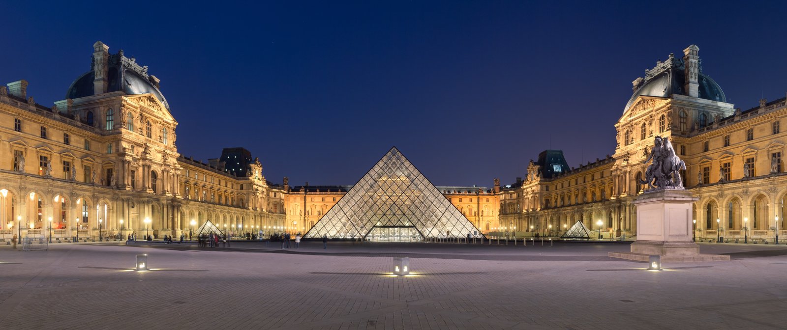 Pirâmide Louvre