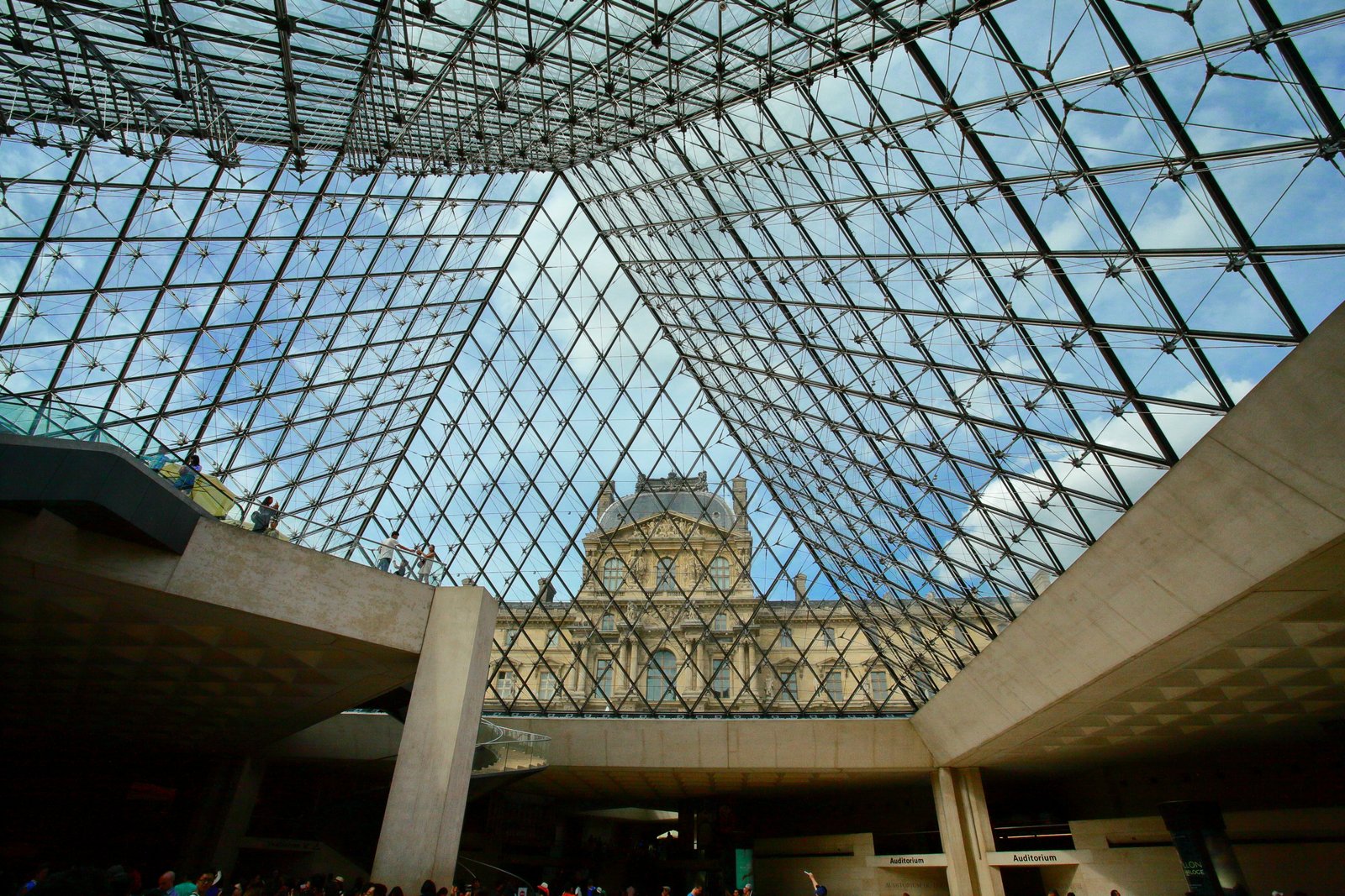 Louvre fachada